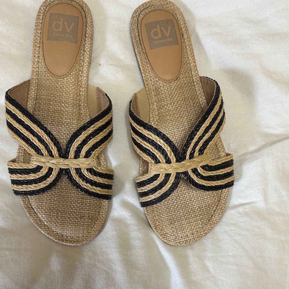 DV by Dolce Vita Women's Black and Tan sandals 9